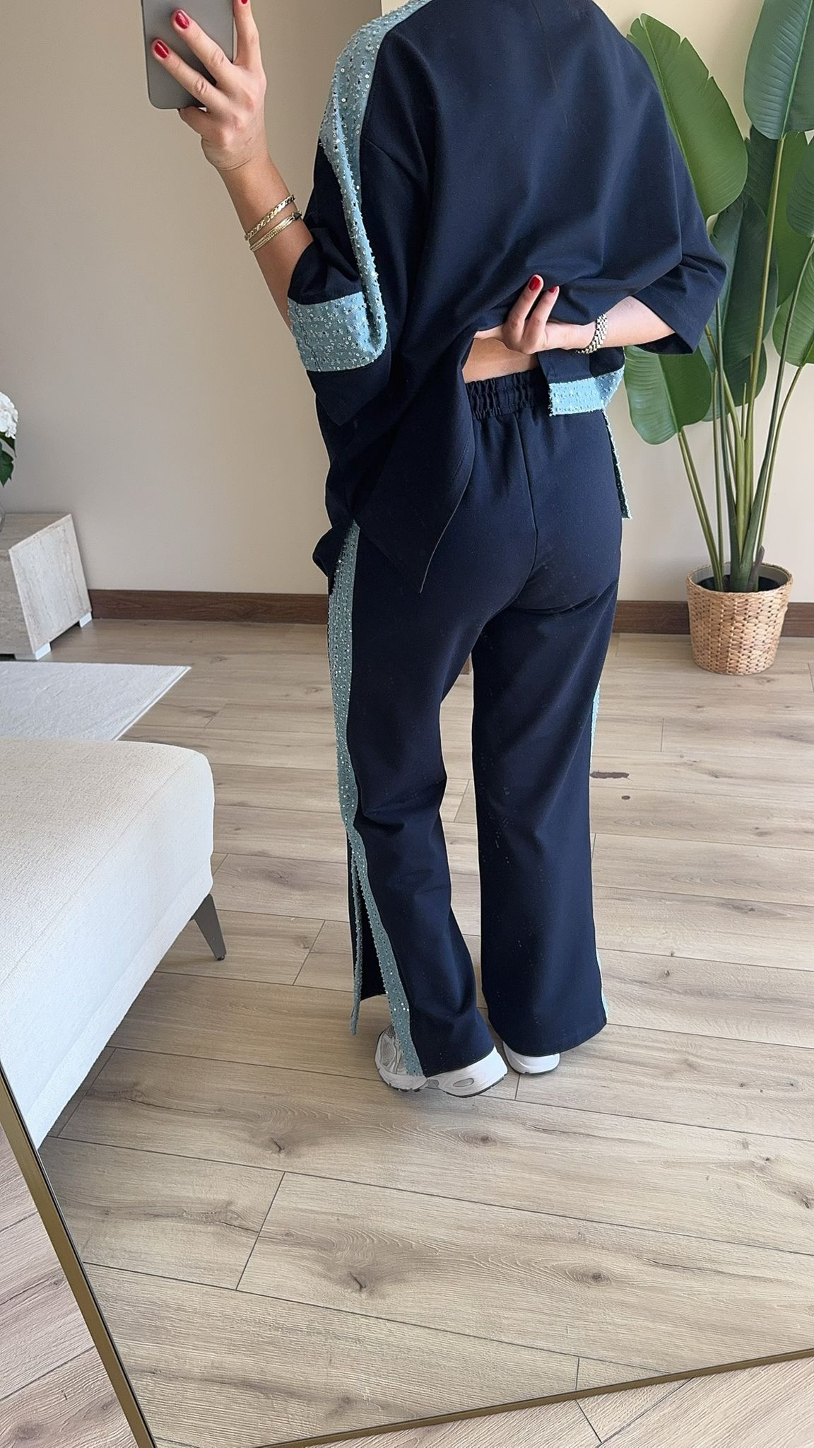 Garnili Yırtmaçlı Payetli Takım