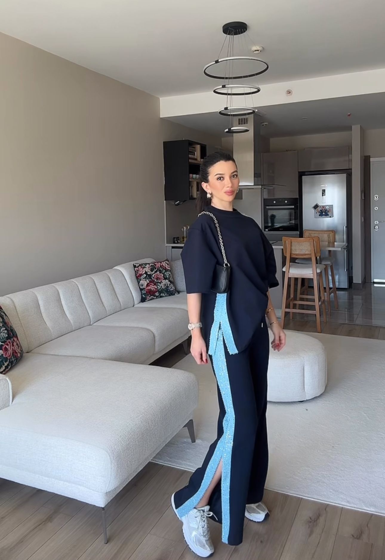Garnili Yırtmaçlı Payetli Takım