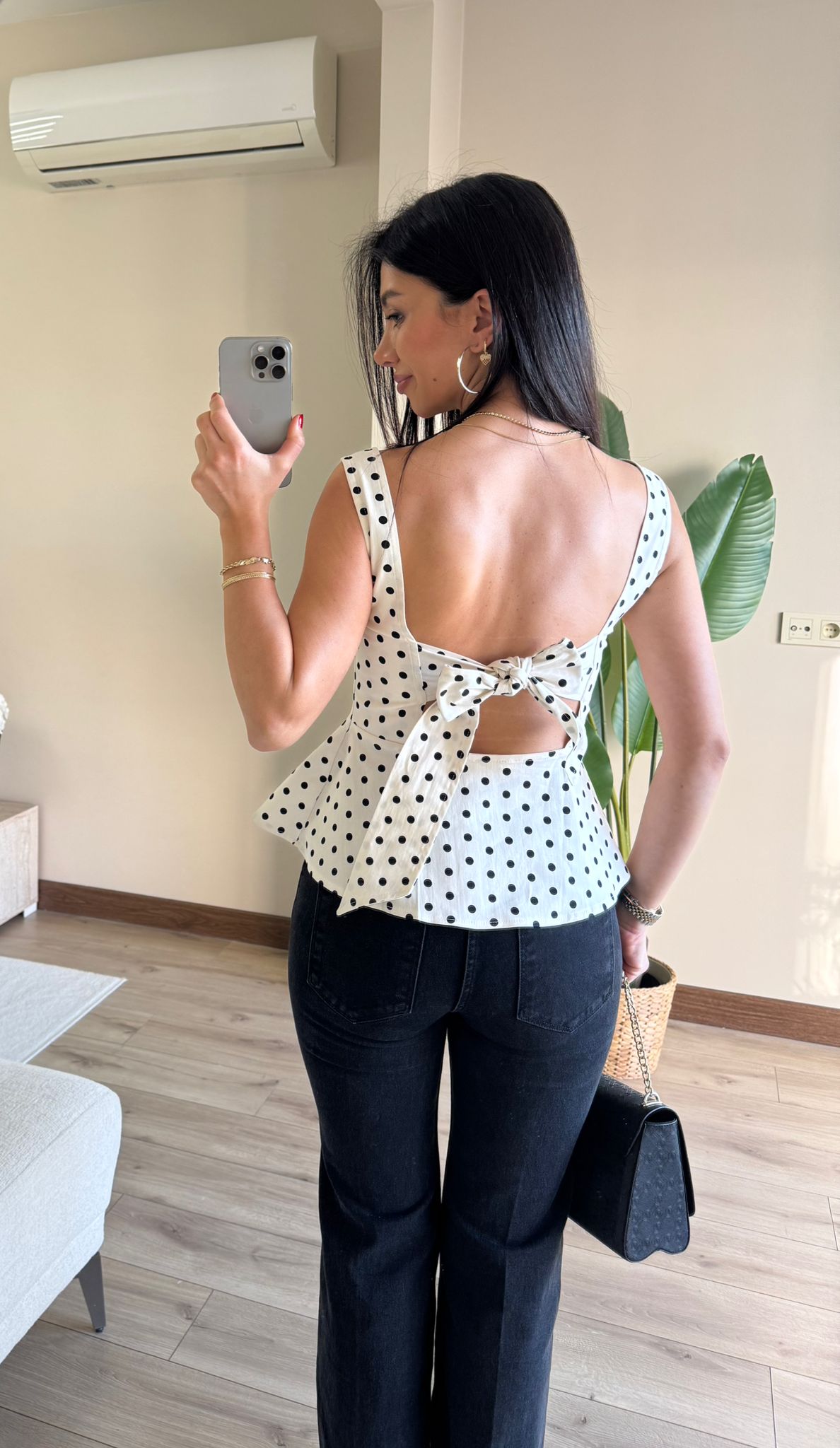 Kare Yaka Puantiyeli Bluz Sırt Kurdele Detaylı